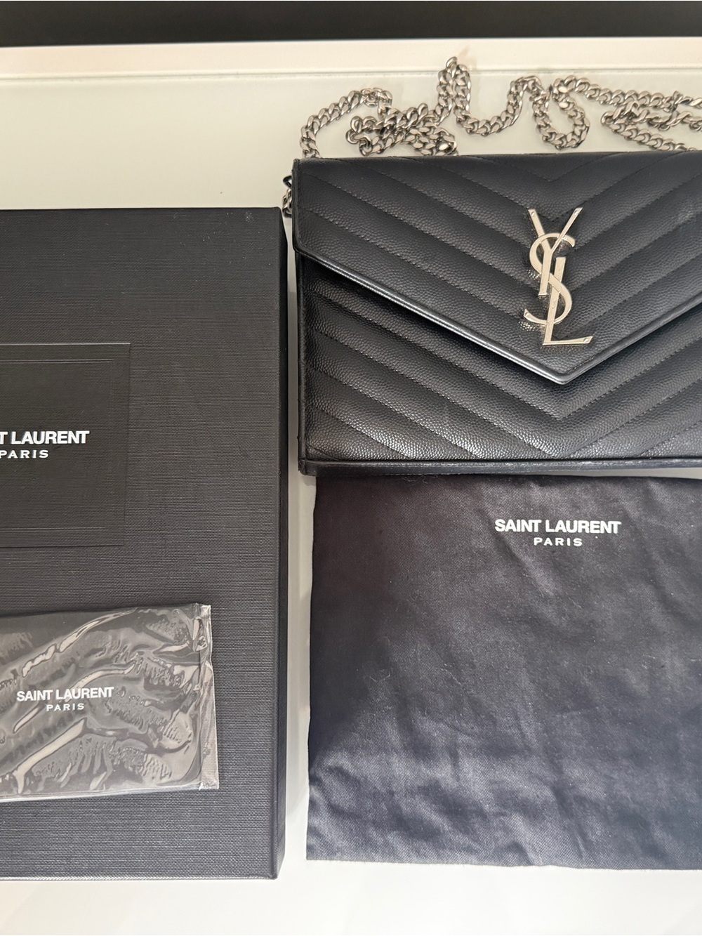 Saint Laurent Cassandre Grain De Poudre
Envelope Chain Wallet